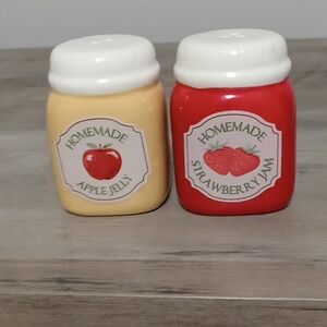 Cracker Barrel Salt & Pepper Shakers New